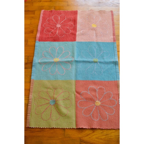 Reversible Flower Rug - Picture 5 of 5